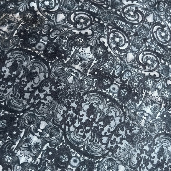 grey black and white. great for any activity size 1X - Picture 3 of 4